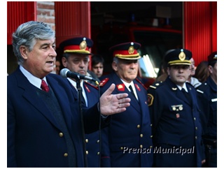 altieri en el acto por bomberos