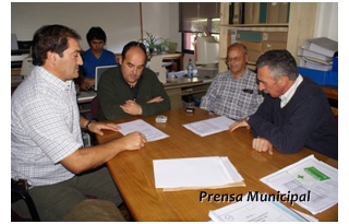 Asfalto, veredas y accesos: reunion de funcionarios