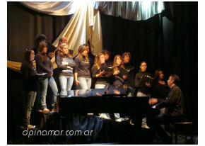 exposicion, coro y fuegos artificiales