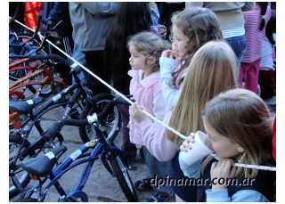 niños en la celebracion del medio ambiente