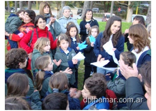 plantan de arbol por la paz