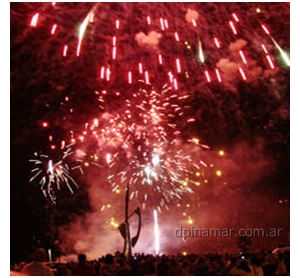 fuegos artificiales en la playa de pinamar