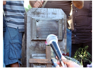 gente en Pinamar marcha en homenaje a cabezas