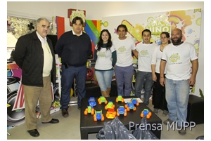 mupp entrega juguetes
